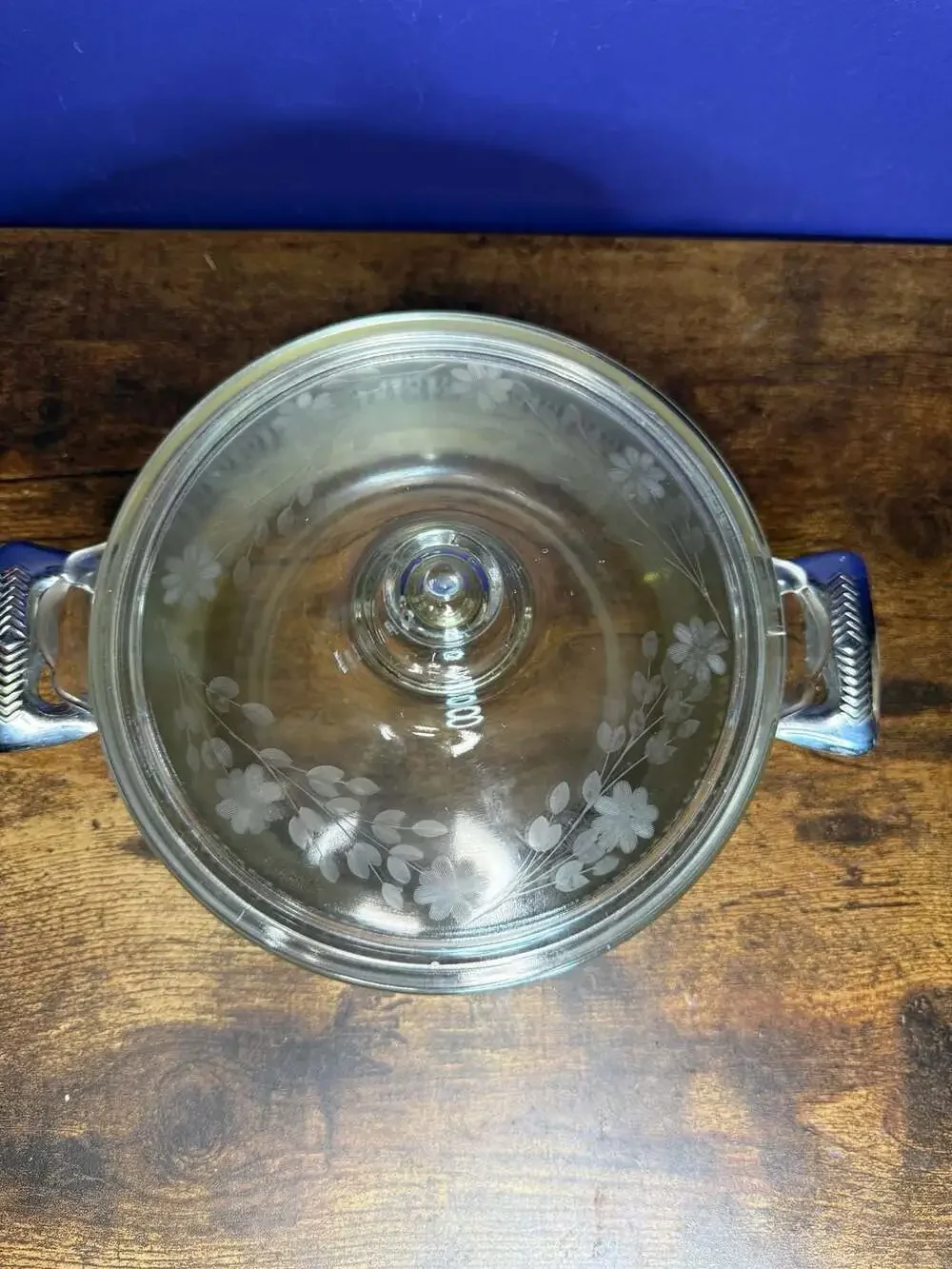 VTG Pyrex Clear Glass Casserole Dish with Floral Etched Lid and Metal Cradle